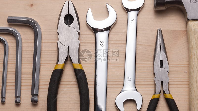 以下是一些在市场上口碑较好、性价比高的进口扳手品牌：